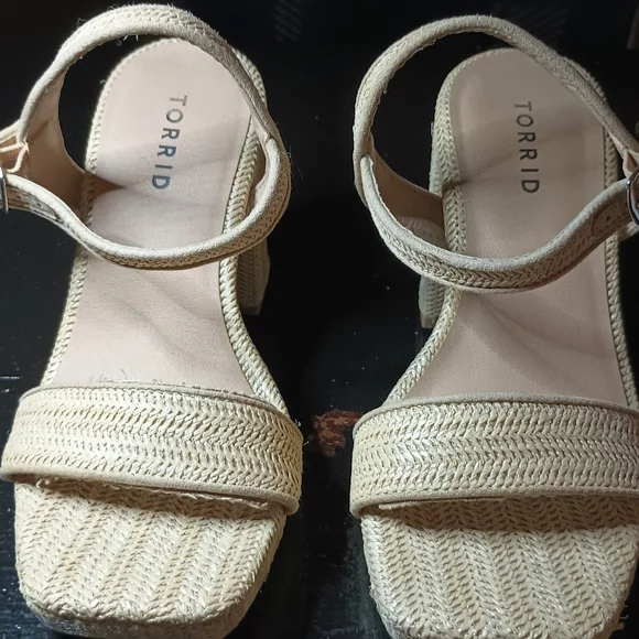 Torrid Beige Woven Platform Heels - Picture 2 of 4